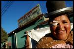 Mujer operada de cataratas, El Alto, Operaciòn Milagro, Bolivia.