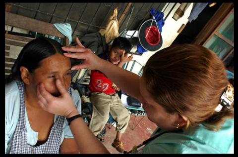 Pesquisaje activo, brigadas de mèdicos cubanos recorren las poblaciones brindando asistencia en salud .