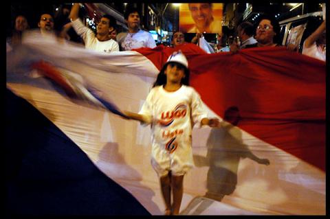 Asuncion celebrando la victoria de Lugo.