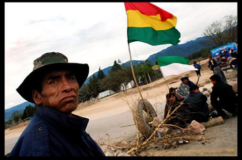 TARIJA CORTE DE RUTA EN OPOSICION AL PROYECTO SEPARATISTA CRUZEÑO.