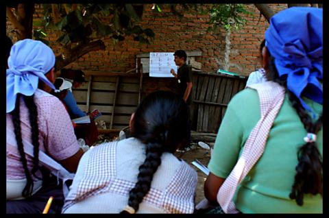 CLASES EN EL MERCADO SANTA CRUZ BOLIVIA 2008