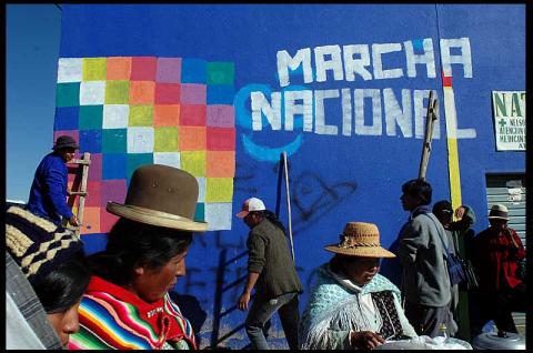 Marcha desde Caracollo a La Paz para impulsar el referéndum constitucional.2008 Bolivia.