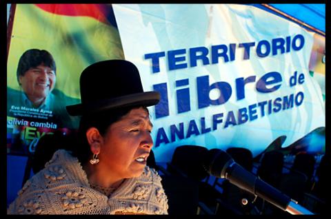 PUKARANI, LOCALIDAD DEL ALTIPLANO SE DECLARA LIBRE DE ANALFABETISMO, BOLIVIA 2008.