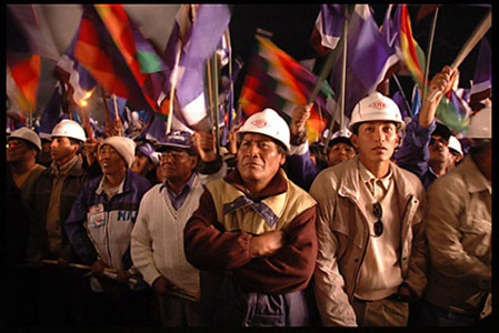 Trabajadores deY.P.F.B en un acto electoral, La Paz 2005.